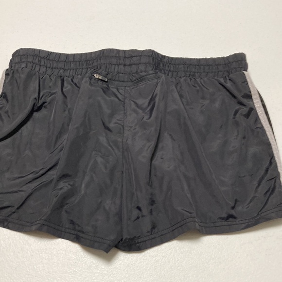 Fabletics 2 in 1 Activewear Shorts - Picture 3 of 6